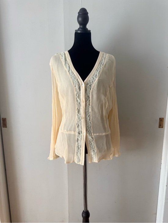 Avenue Tops - Vintage Avenue Cream Lace-Trim Button Front 100% Silk Blouse